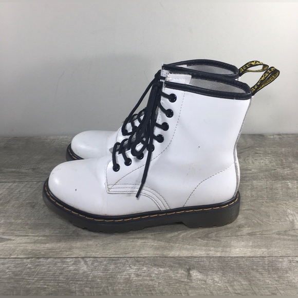 Doc Martens White Womens 1460 11822 Smooth Leather Virginia Boots Size UK 7 US 9 - Picture 6 of 12